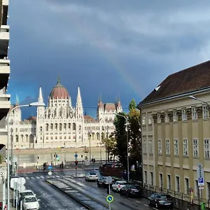 Parliament View Apartment Budapest